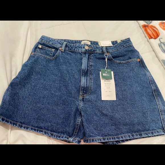 BNWT ONLY denim shorts - Picture 1 of 3